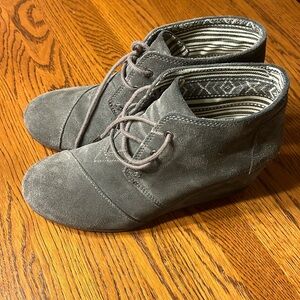 Toms wedge boots